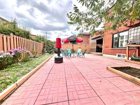 Photo 14 at 327 Goldhawk Trail, Milliken, Toronto