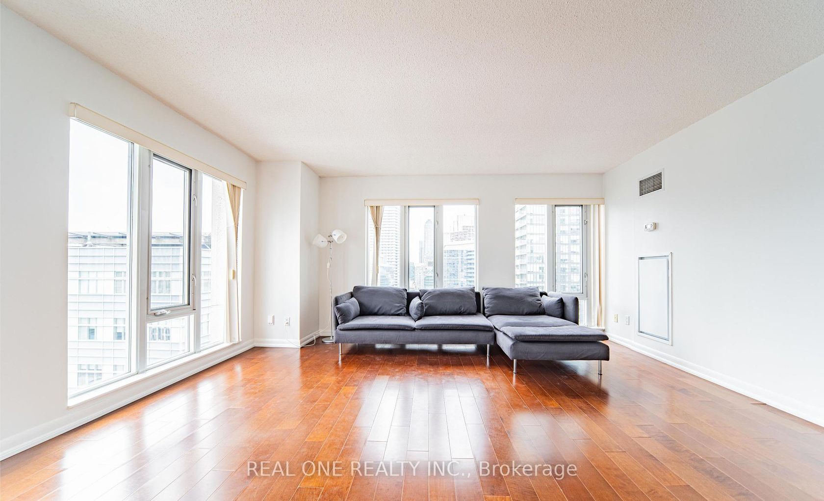 2404 - 210 Victoria Street, Yonge Corridor, Toronto by Loree Meneguzzi Real Estate 2404 - 210 Victoria Street, Yonge Corridor, Toronto