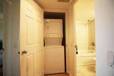 Photo 12 at 1512 - 30 Harrison Garden Boulevard, Willowdale East, Toronto
