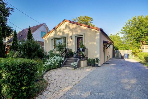 Photo 1 at 71 Vauxhall Drive, Dorset Park, Toronto