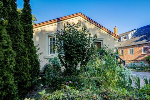 Photo 2 at 71 Vauxhall Drive, Dorset Park, Toronto