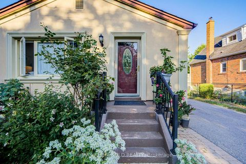 Photo 3 at 71 Vauxhall Drive, Dorset Park, Toronto