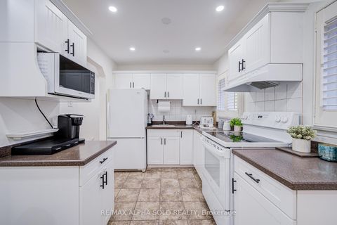 Photo 13 at 71 Vauxhall Drive, Dorset Park, Toronto