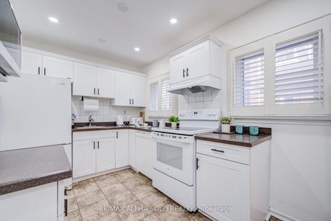 Photo 14 at 71 Vauxhall Drive, Dorset Park, Toronto