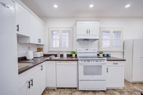 Photo 15 at 71 Vauxhall Drive, Dorset Park, Toronto