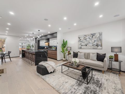 Photo 4 at 186 Oak Park Avenue, Lumsden, Toronto
