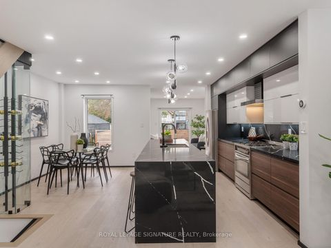 Photo 7 at 186 Oak Park Avenue, Lumsden, Toronto
