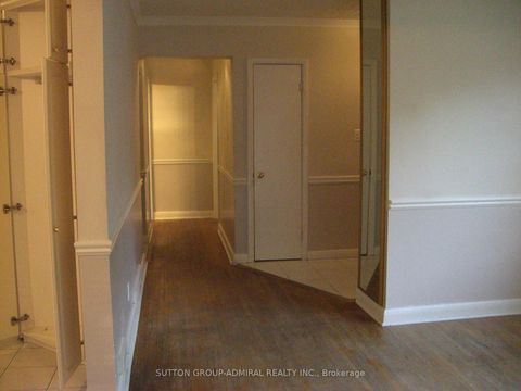 Photo 4 at 59 Dallas Road, Newtonbrook West, Toronto