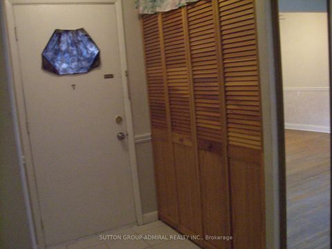 Photo 5 at 59 Dallas Road, Newtonbrook West, Toronto