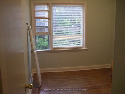 Photo 7 at 59 Dallas Road, Newtonbrook West, Toronto