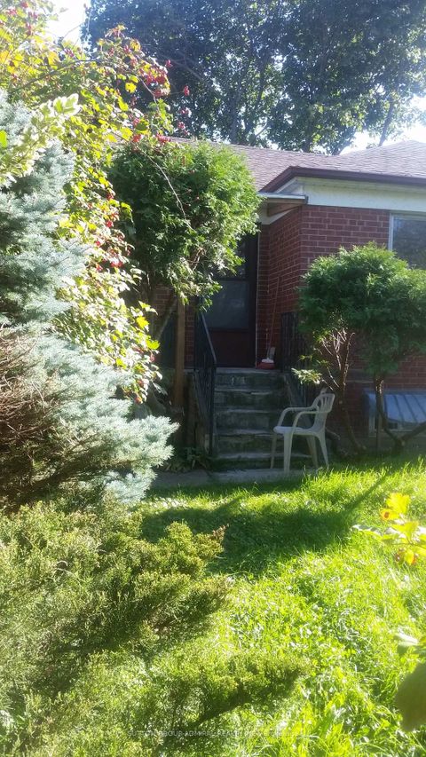 Photo 23 at 59 Dallas Road, Newtonbrook West, Toronto
