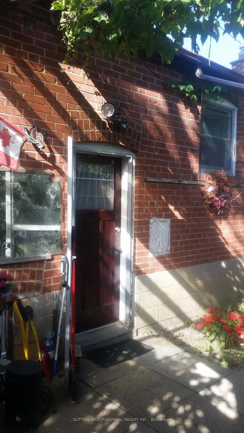 Photo 25 at 59 Dallas Road, Newtonbrook West, Toronto
