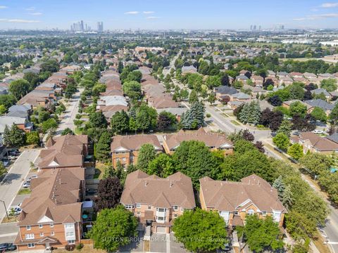 Photo 31 at 12 Tova Place, Beverley Glen, Vaughan Photo 31 at 12 Tova Place, Beverley Glen, Vaughan