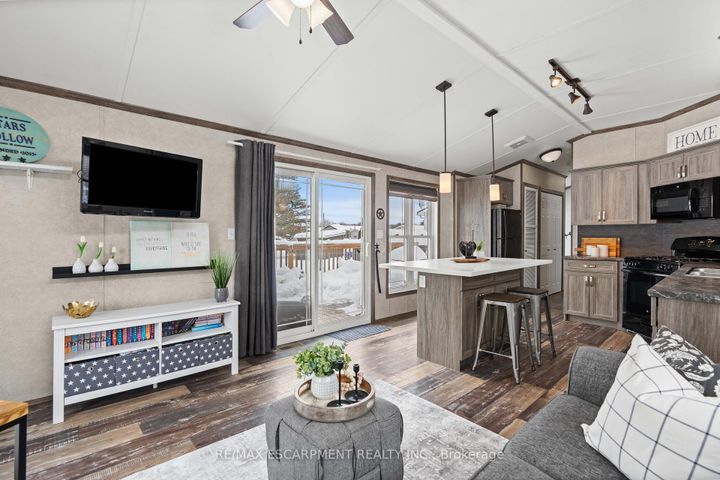 Photo 6 at 10 Oak - 4449 Milburough Line, Rural Burlington, Burlington