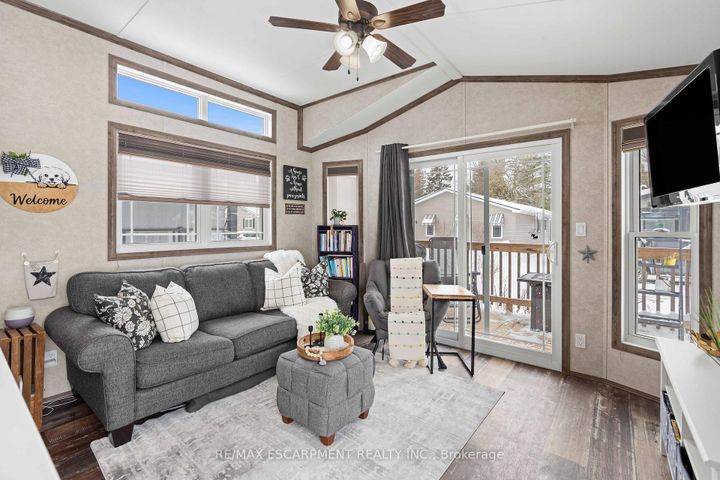 Photo 9 at 10 Oak - 4449 Milburough Line, Rural Burlington, Burlington