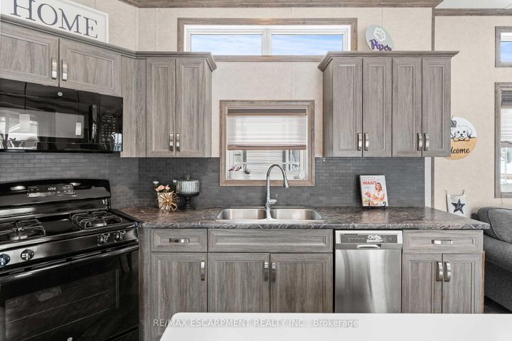 Photo 10 at 10 Oak - 4449 Milburough Line, Rural Burlington, Burlington