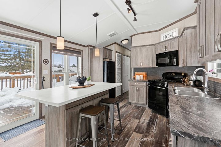 Photo 11 at 10 Oak - 4449 Milburough Line, Rural Burlington, Burlington