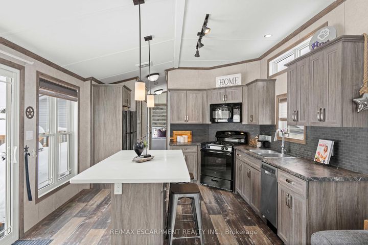 Photo 12 at 10 Oak - 4449 Milburough Line, Rural Burlington, Burlington