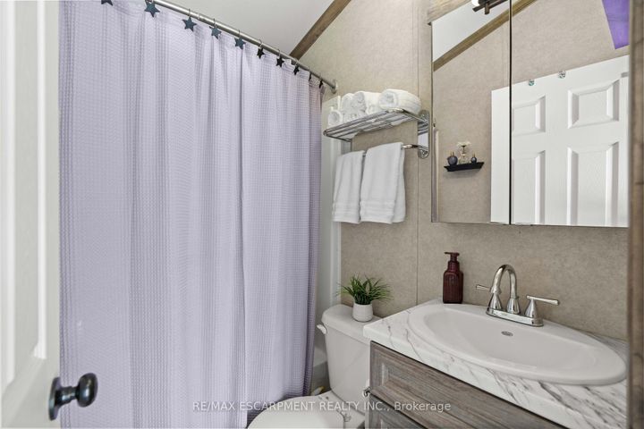 Photo 14 at 10 Oak - 4449 Milburough Line, Rural Burlington, Burlington