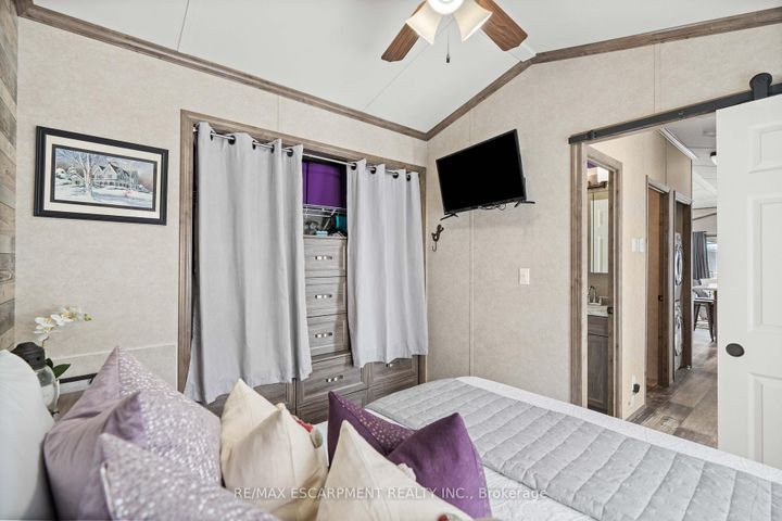 Photo 15 at 10 Oak - 4449 Milburough Line, Rural Burlington, Burlington