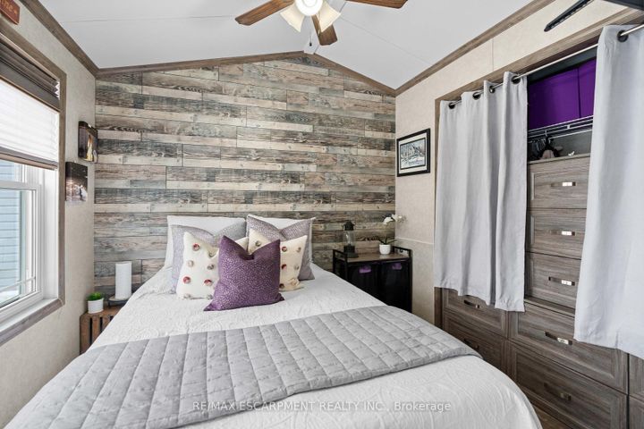 Photo 16 at 10 Oak - 4449 Milburough Line, Rural Burlington, Burlington