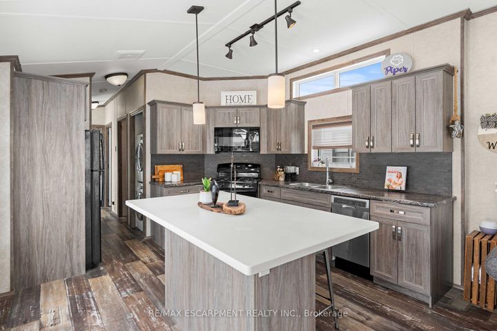 Photo 17 at 10 Oak - 4449 Milburough Line, Rural Burlington, Burlington