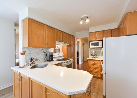 Photo 10 at 13 Burke Drive, West Bayfield, Barrie Photo 10 at 13 Burke Drive, West Bayfield, Barrie