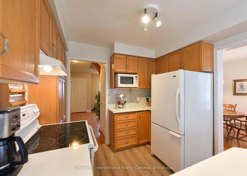 Photo 11 at 13 Burke Drive, West Bayfield, Barrie Photo 11 at 13 Burke Drive, West Bayfield, Barrie