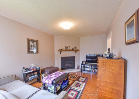 Photo 14 at 13 Burke Drive, West Bayfield, Barrie Photo 14 at 13 Burke Drive, West Bayfield, Barrie