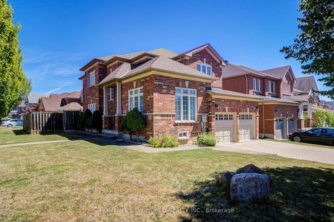 Photo 1 at 25 Abilene Court, Westbrook, Richmond Hill