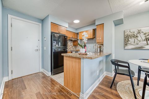 Photo 9 at 1025 - 25 Greenview Avenue, Newtonbrook West, Toronto