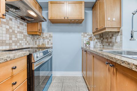 Photo 10 at 1025 - 25 Greenview Avenue, Newtonbrook West, Toronto