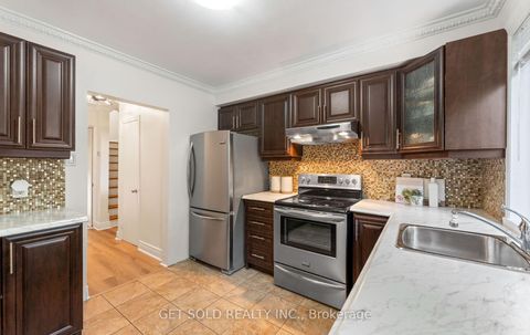 Photo 5 at 10 Dunboyne Court, Branson, Toronto Photo 5 at 10 Dunboyne Court, Branson, Toronto