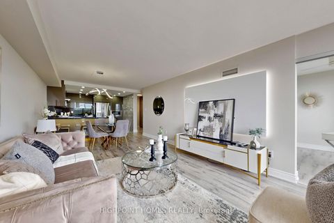 Photo 10 at #714 - 175 Cedar Avenue, Harding, Richmond Hill