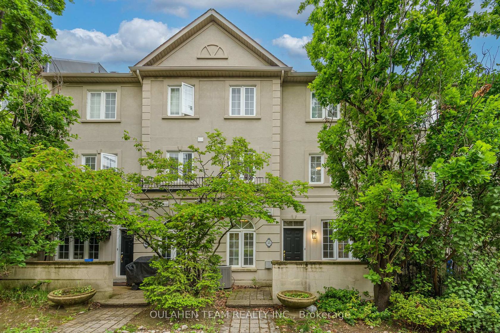 515 - 11 Everson Drive, Willowdale East, Toronto by Loree Meneguzzi Real Estate 515 - 11 Everson Drive, Willowdale East, Toronto