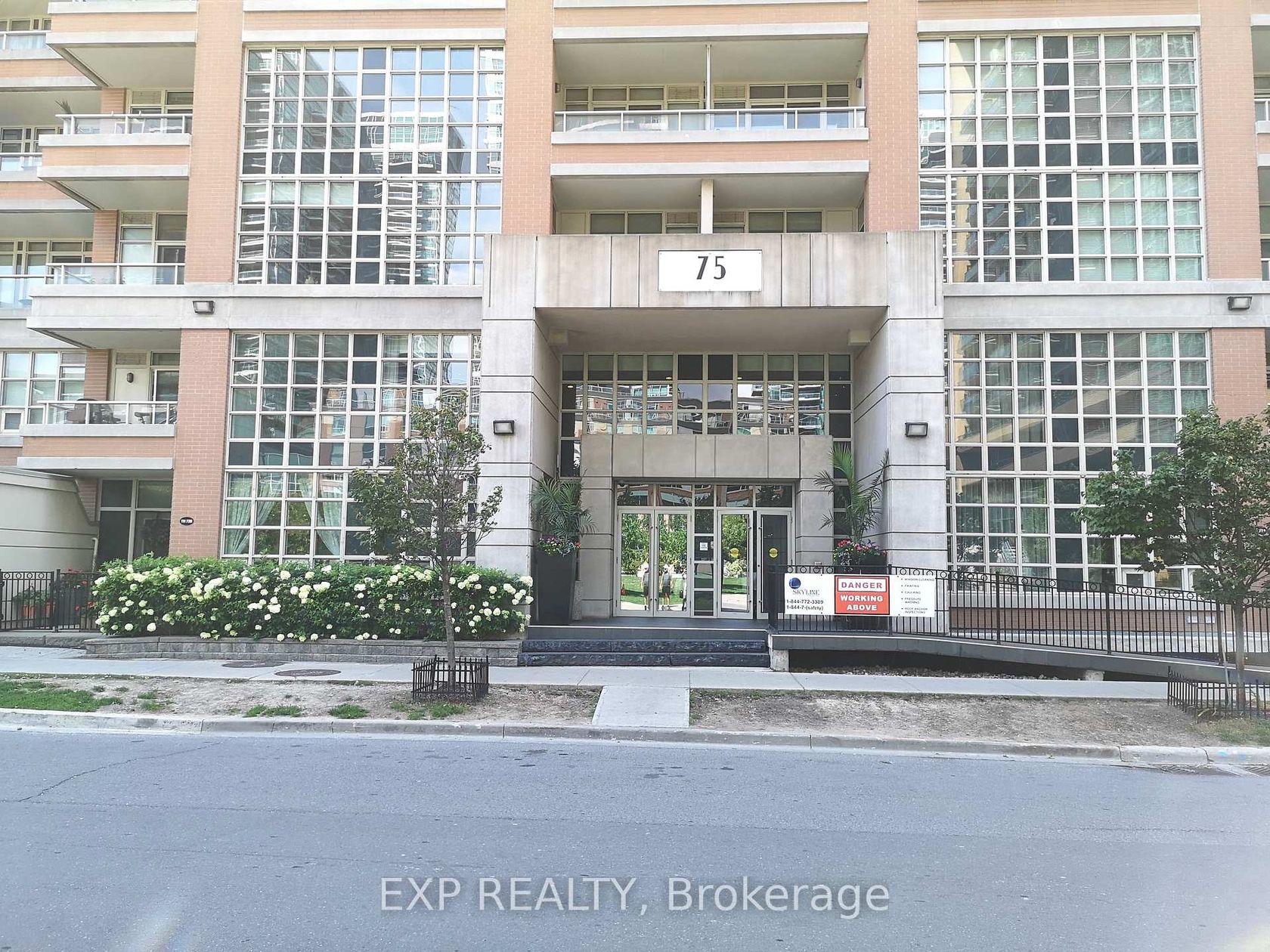 1718 - 75 East Liberty Street, Niagara, Toronto 