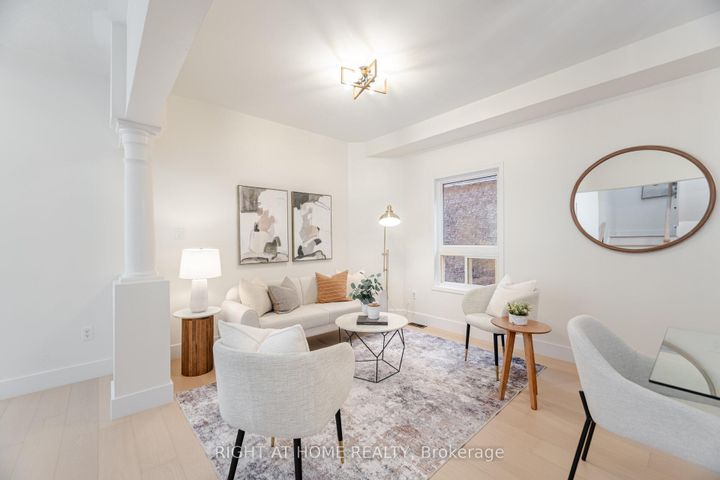 Photo 5 at 514 Huntington Ridge Drive, Hurontario, Mississauga