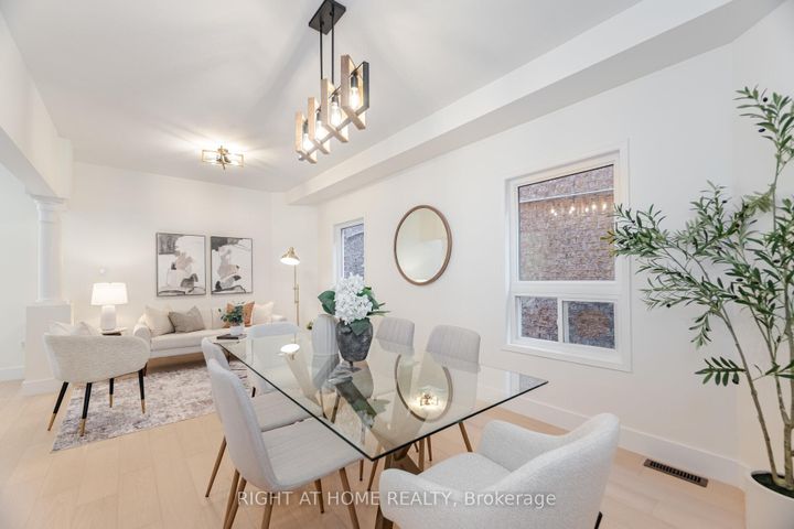 Photo 8 at 514 Huntington Ridge Drive, Hurontario, Mississauga