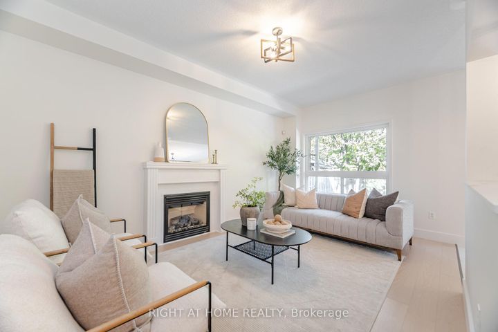 Photo 9 at 514 Huntington Ridge Drive, Hurontario, Mississauga