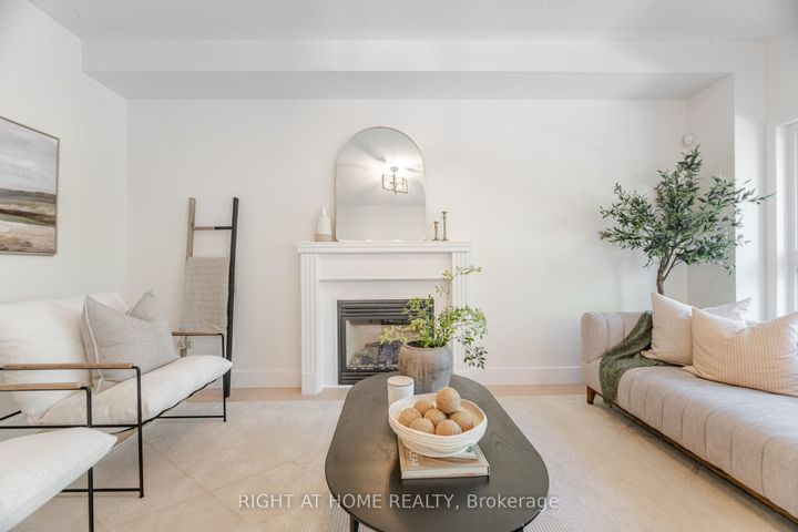 Photo 10 at 514 Huntington Ridge Drive, Hurontario, Mississauga