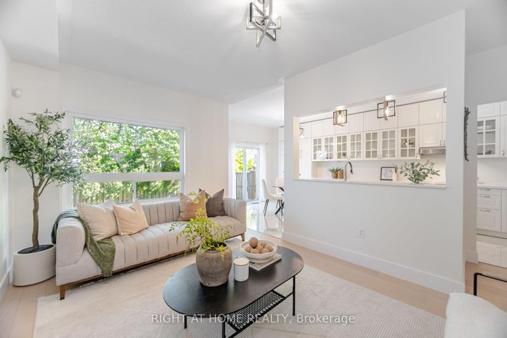 Photo 11 at 514 Huntington Ridge Drive, Hurontario, Mississauga