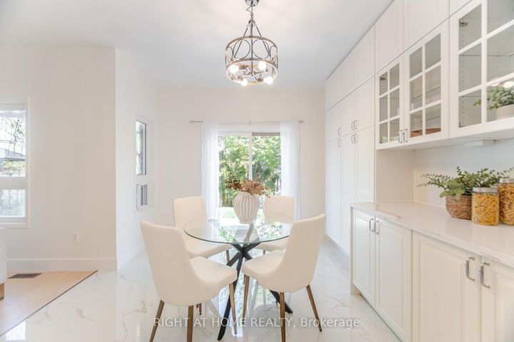 Photo 13 at 514 Huntington Ridge Drive, Hurontario, Mississauga