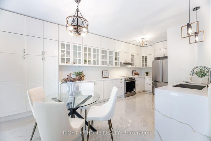 Photo 15 at 514 Huntington Ridge Drive, Hurontario, Mississauga