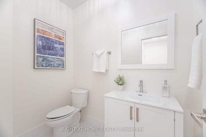 Photo 19 at 514 Huntington Ridge Drive, Hurontario, Mississauga