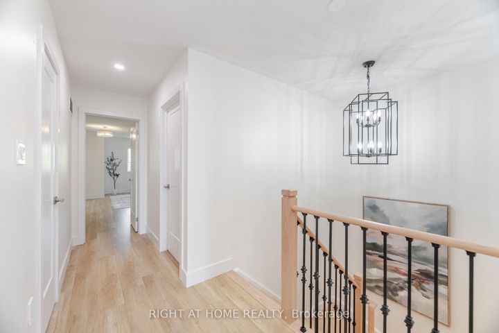 Photo 22 at 514 Huntington Ridge Drive, Hurontario, Mississauga