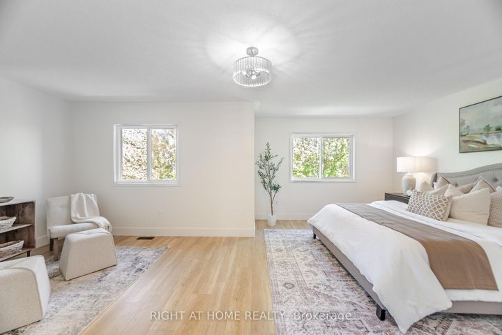 Photo 23 at 514 Huntington Ridge Drive, Hurontario, Mississauga