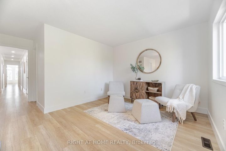 Photo 24 at 514 Huntington Ridge Drive, Hurontario, Mississauga