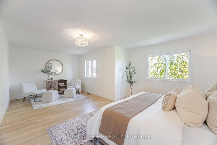 Photo 25 at 514 Huntington Ridge Drive, Hurontario, Mississauga