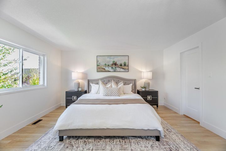 Photo 26 at 514 Huntington Ridge Drive, Hurontario, Mississauga