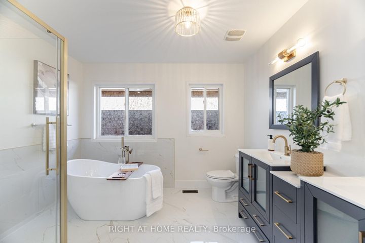 Photo 27 at 514 Huntington Ridge Drive, Hurontario, Mississauga